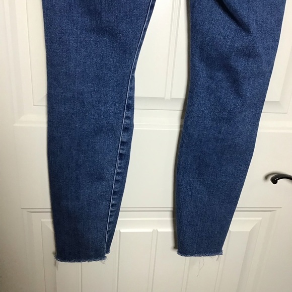 MOTHER High Waisted Looker Ankle Fray in Hop on Hop Off Size 26. - Picture 7 of 13